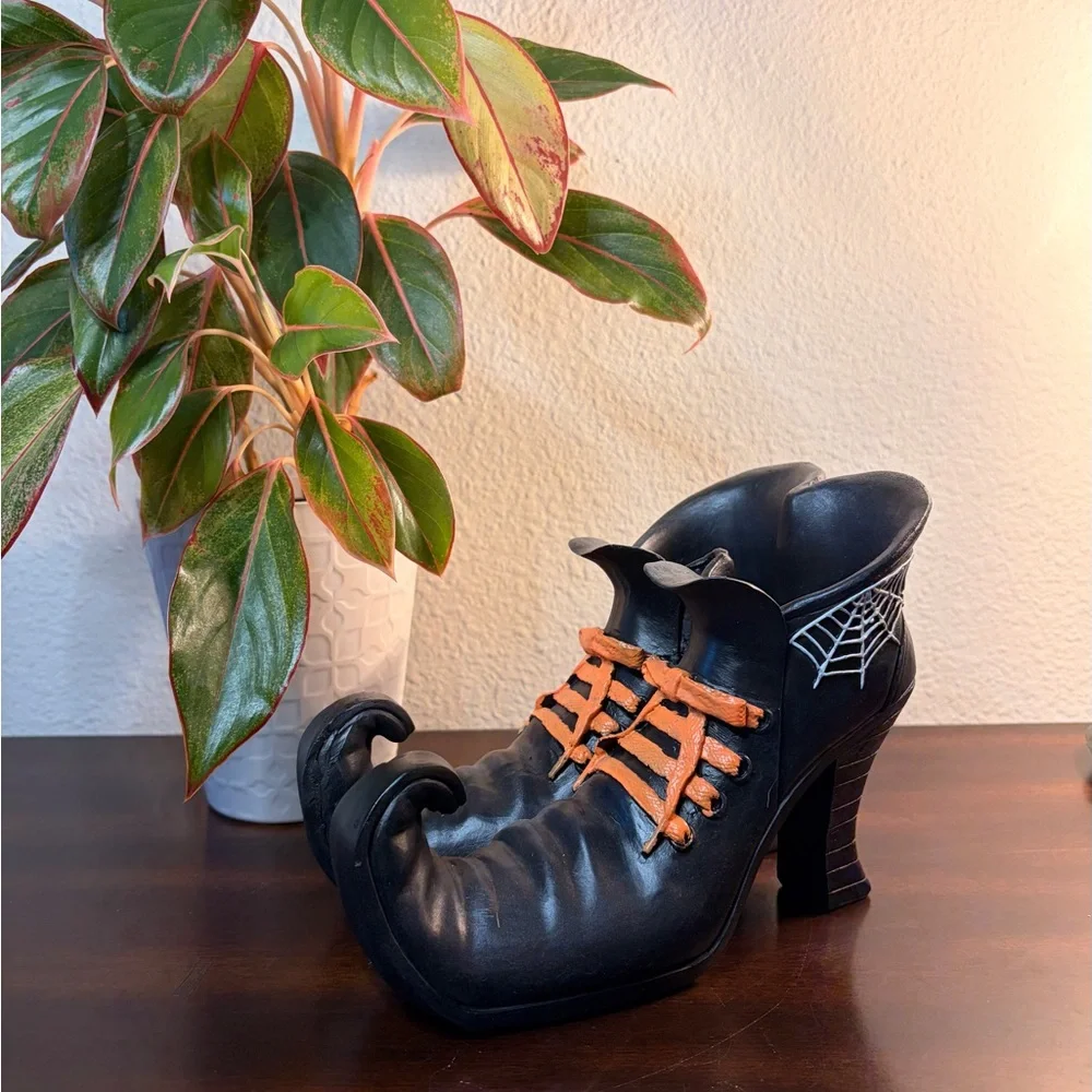 Two piece witch hat and shoes holiday decor - Picture 2 of 7